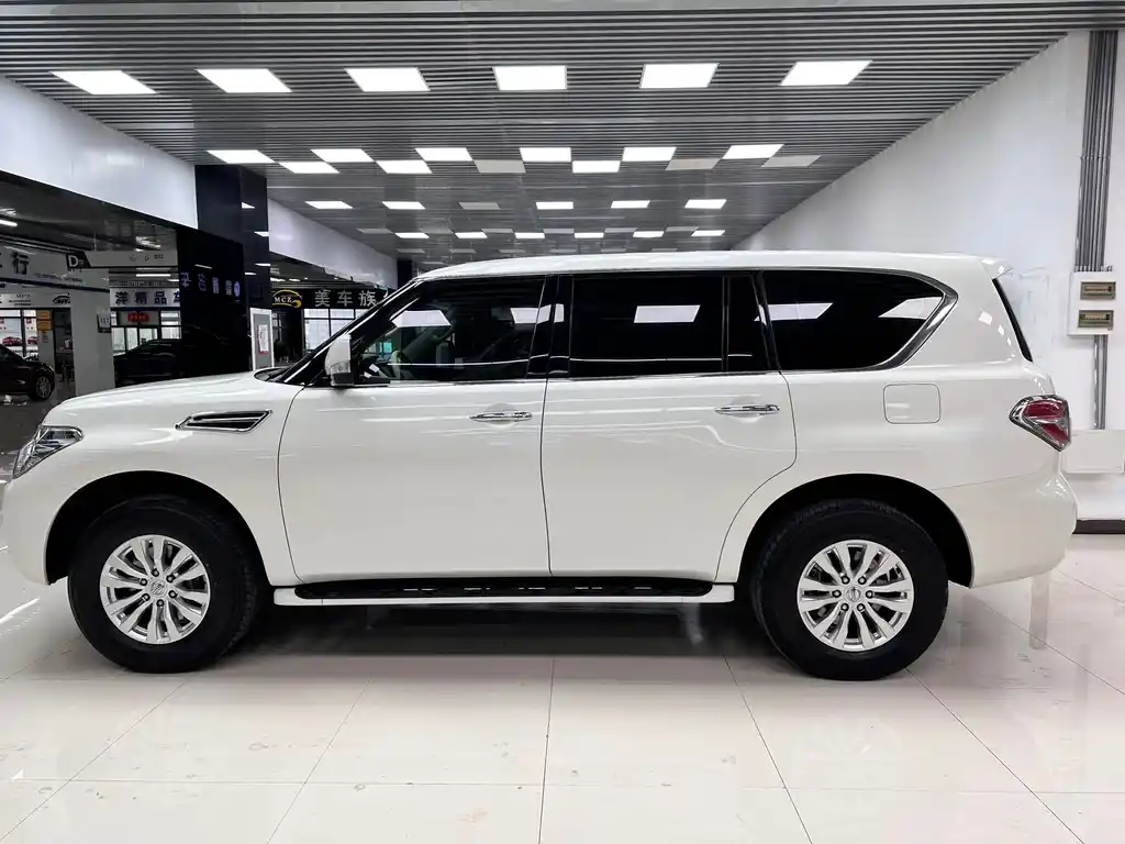 NISSAN TOURE