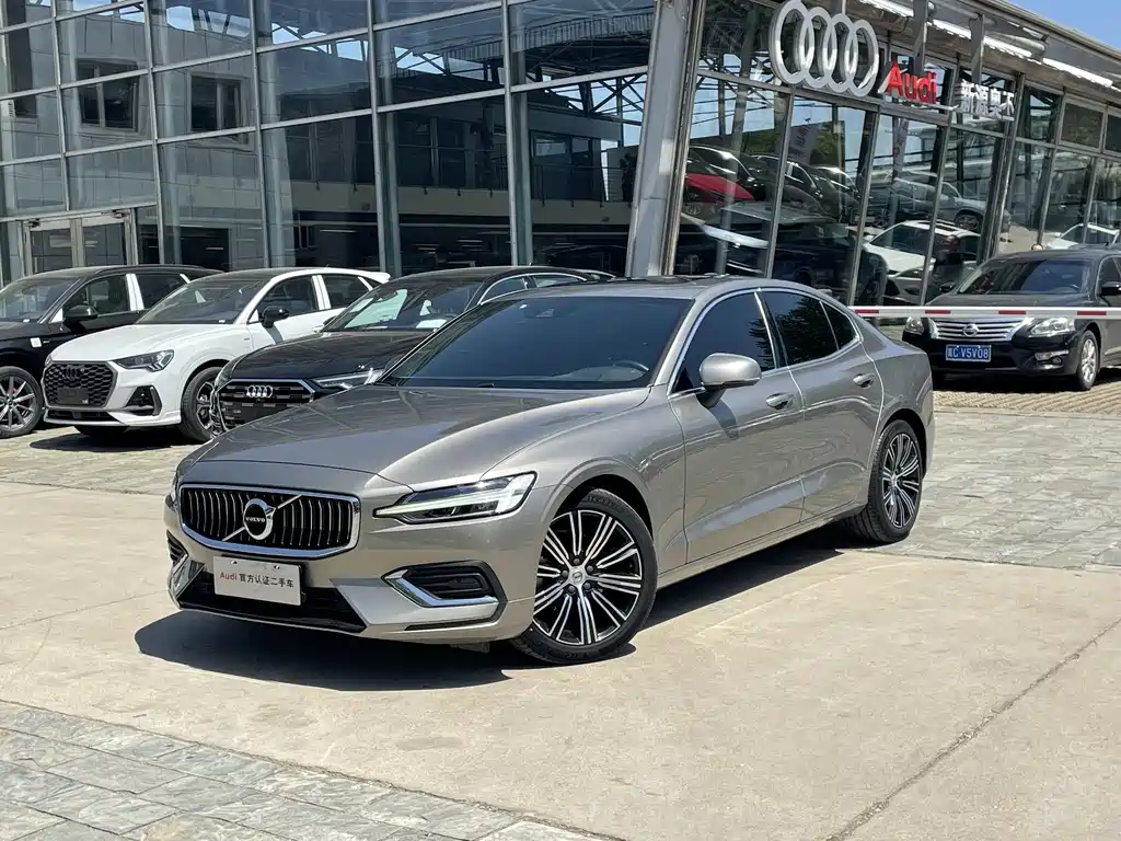 Volvo S60 2020 года выпуска T4 Престижная версия Люкс 33000 km 2021