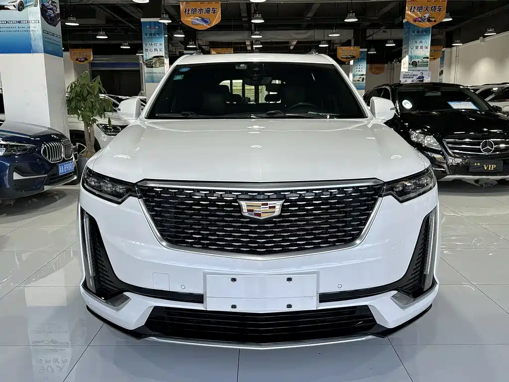 CADILLAC  XT6