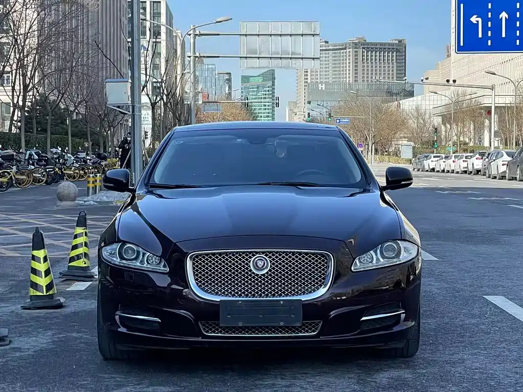 JAGUAR XJ