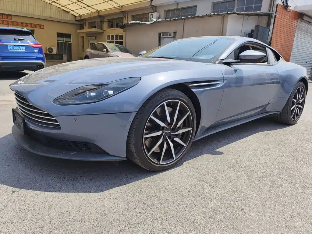 Аston Martin DB11 2019 года 4.0T V8 Coupe 26000 km 2020