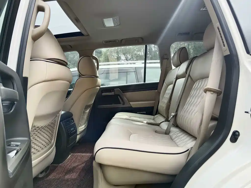 Toyota Land Cruiser 2010 4.7L AT VX