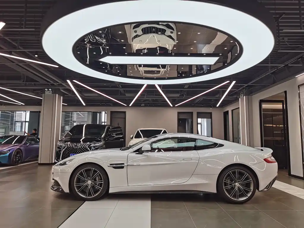 Aston Martin Vanquish — миниатюра 4