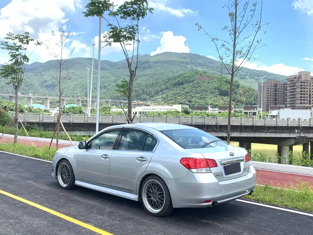Subaru Legacy 2010 2.5GT Luxury