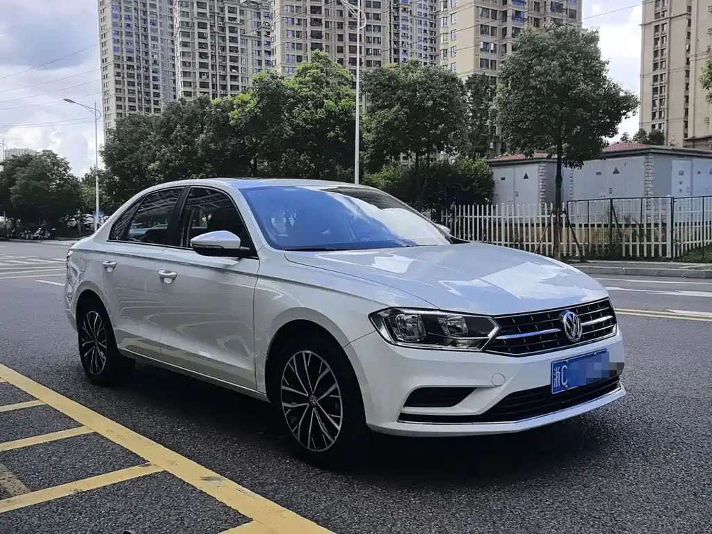 VOLKSWAGEN BORA