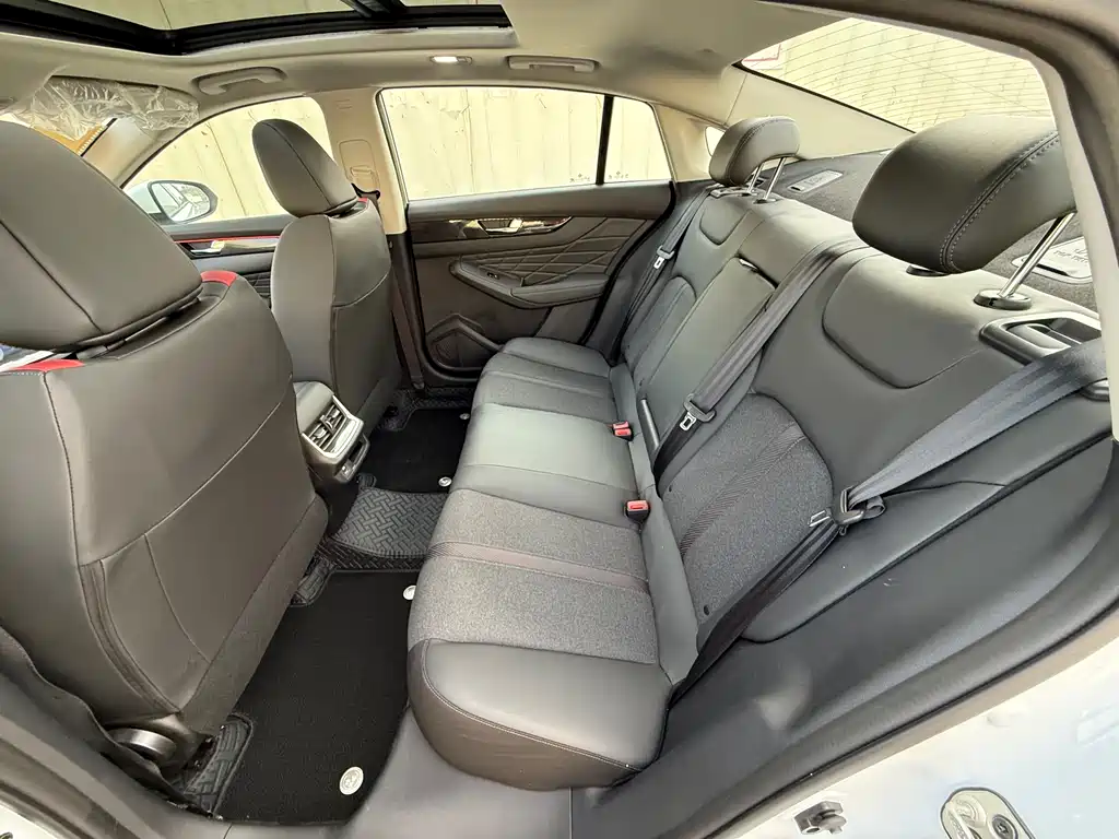 DONGFENG YI HYUN MAX