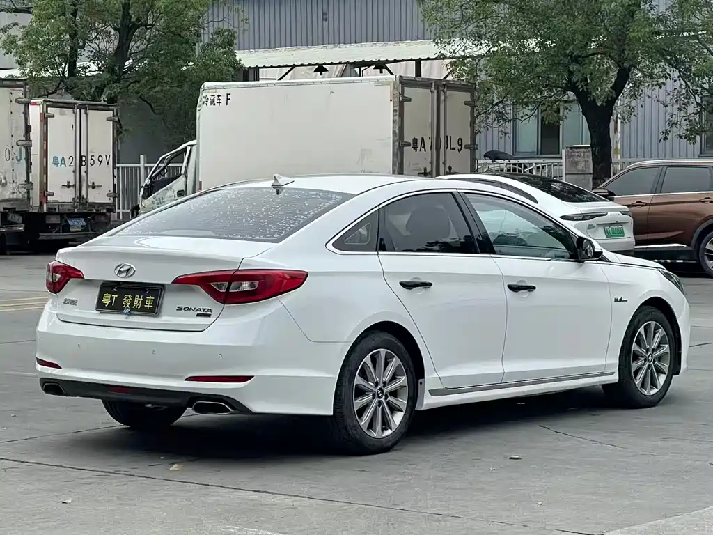 HYUNDAI SONATA