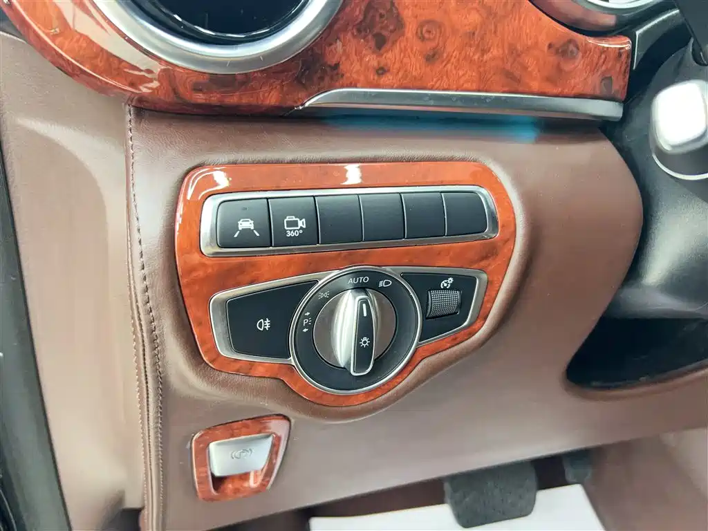 MERCEDES-BENZ V CLASS