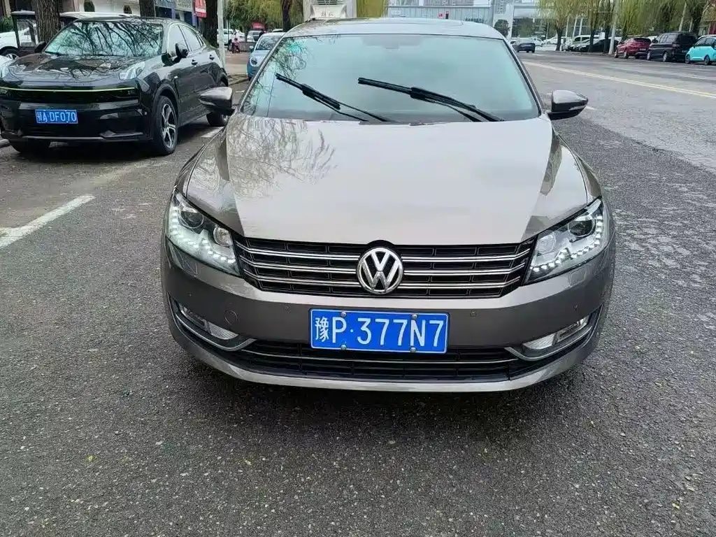 VOLKSWAGEN PASSAT