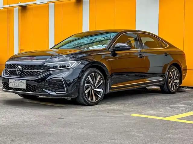 VOLKSWAGEN PASSAT 2022