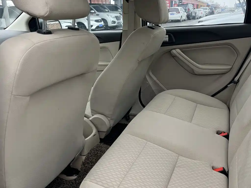 Ford Focus 2013 1.8L MT