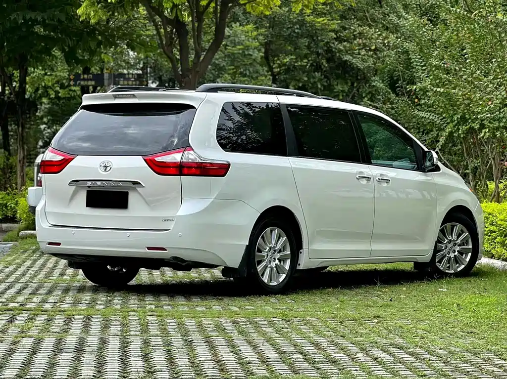 TOYOTA SIENNA