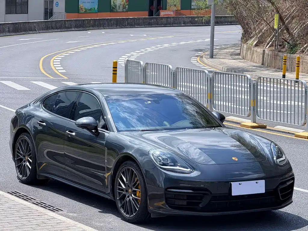 PORSCHE PANAMERA