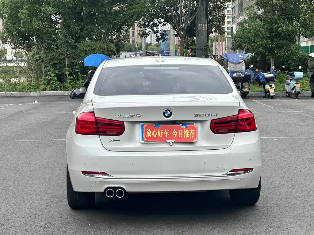 BMW 3 SERIES