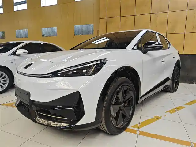 VOLKSWAGEN WITH THE CROWD 06 2025