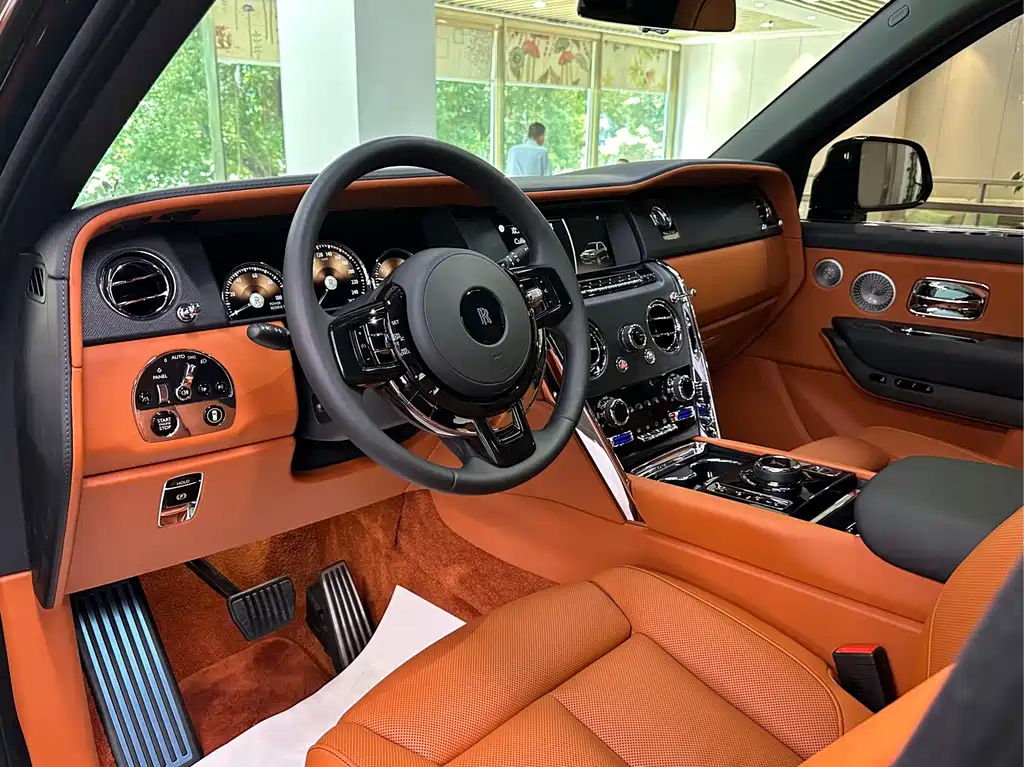 Rolls-Royce Cullinan 2024 мест