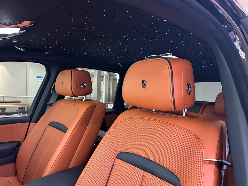 Rolls-Royce Cullinan 2024 мест