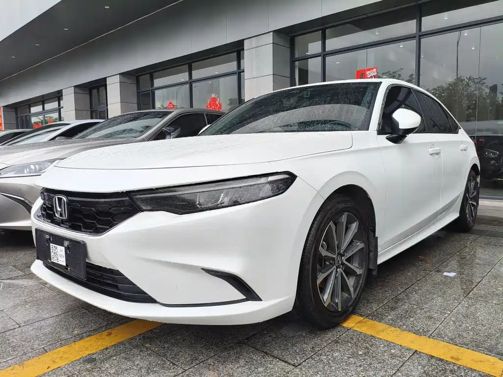Тройку 2023 года, 240TURBO CVT Умный вариант 12700 km 2024