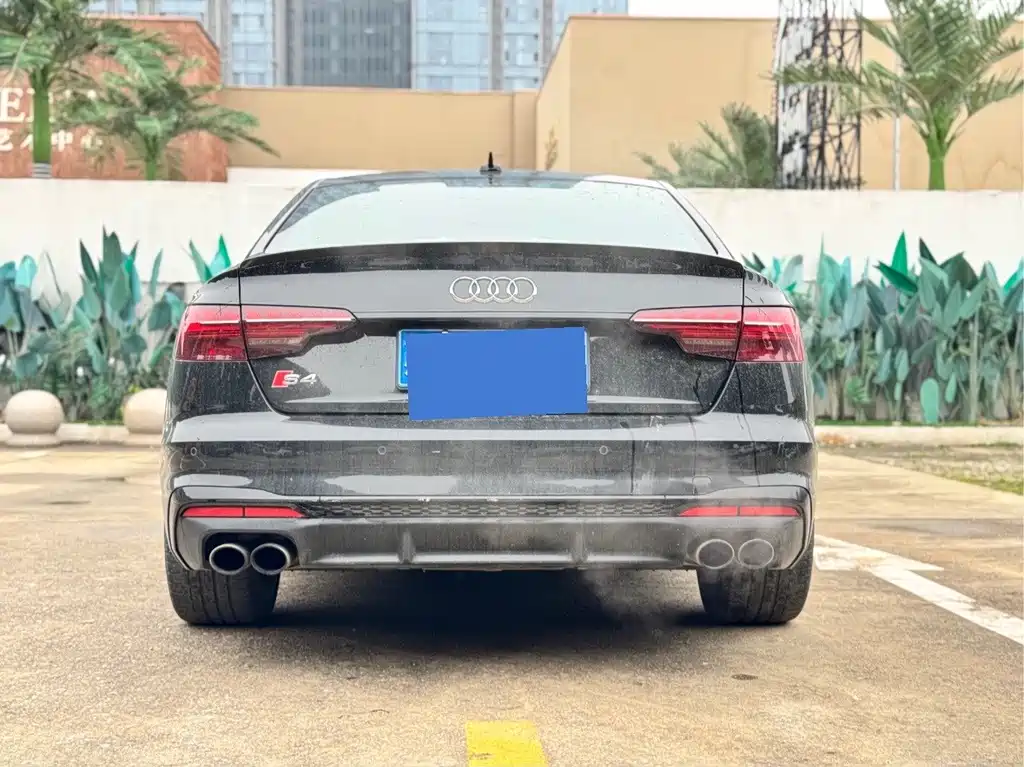 AUDI S4