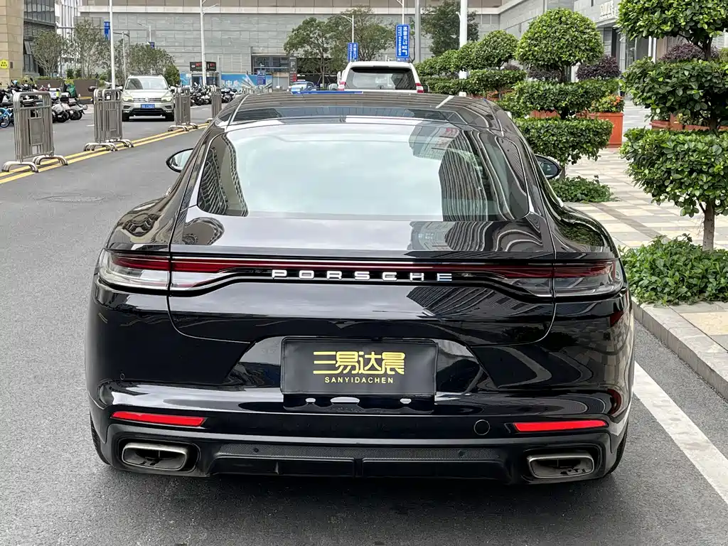 PORSCHE PANAMERA