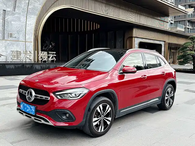 MERCEDES-BENZ GLA
