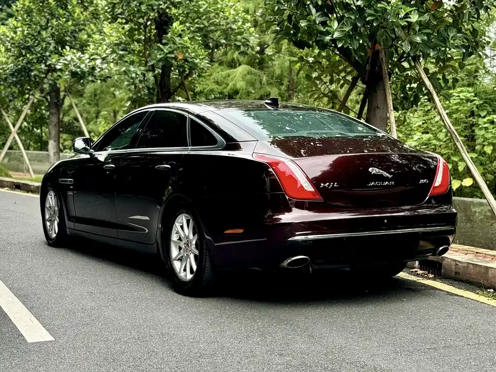 JAGUAR XJ