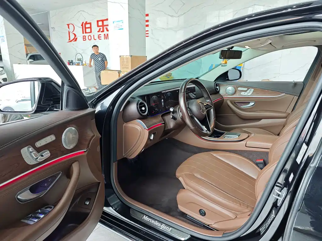 MERCEDES-BENZ E CLASS