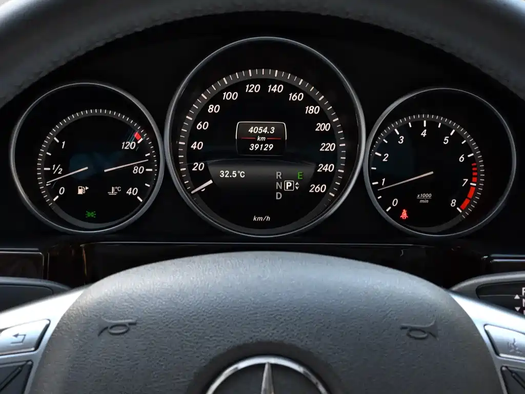 Mercedes-Benz E-Class — миниатюра 17
