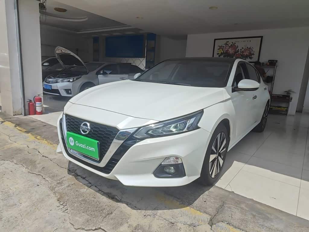 Nissan Teana 2.0 л 2021 г. Белый, пробег 32100 км