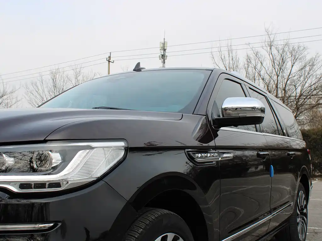 LINCOLN NAVIGATOR ONE