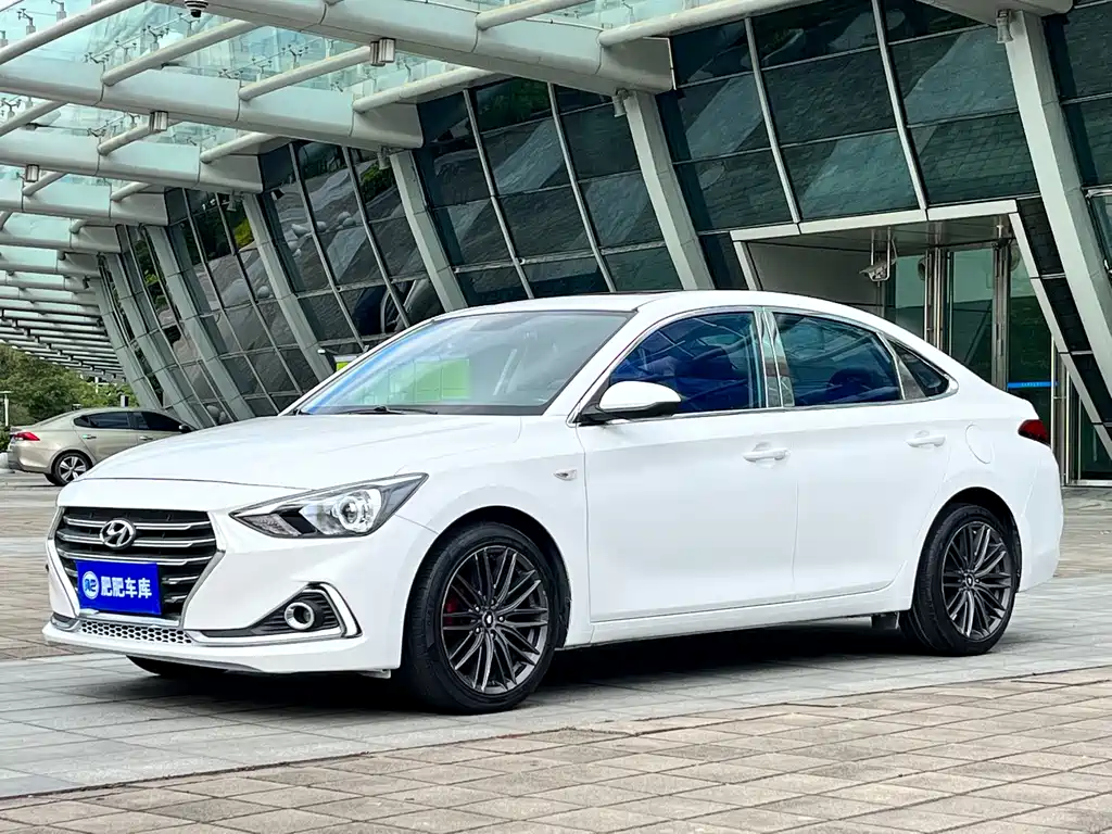 Купить Hyundai Elantra