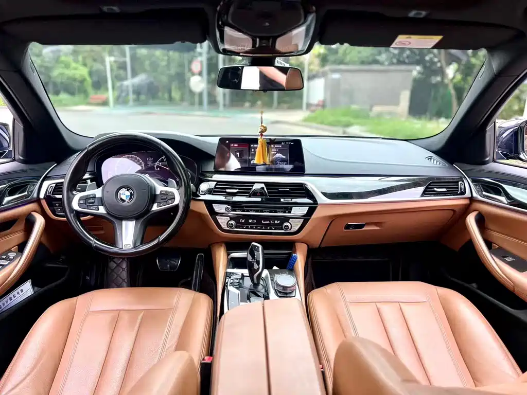 BMW 5 Series — миниатюра 8