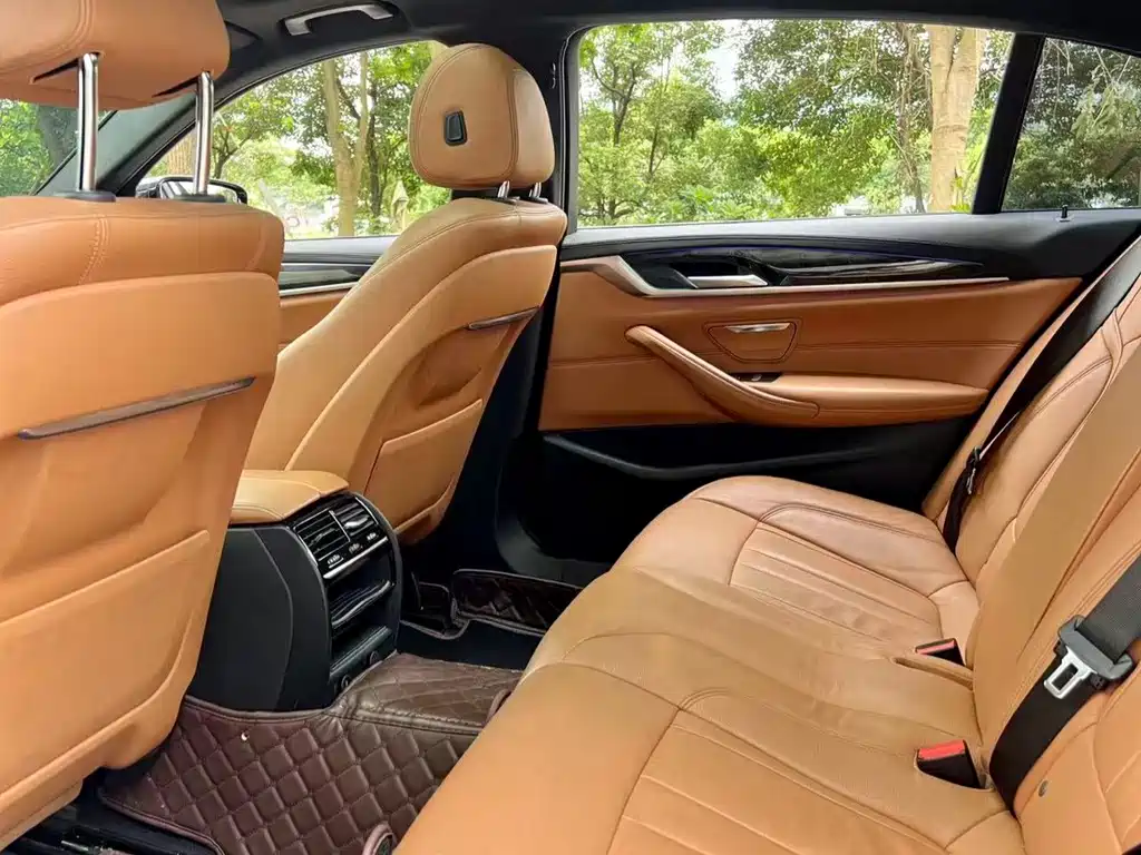 BMW 5 Series — миниатюра 7