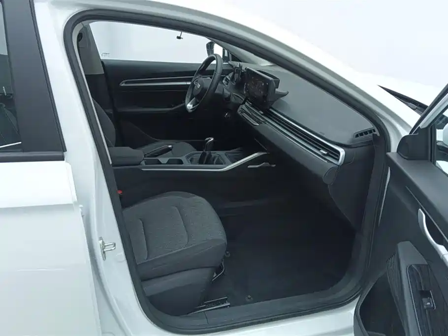 Geely Emgrand 2025 1.5L MT