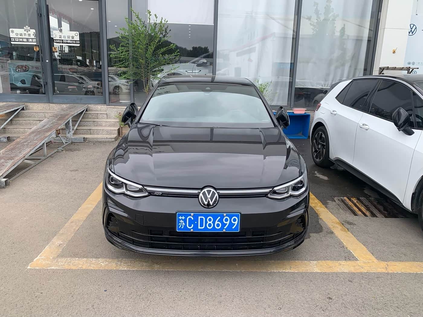 Volkswagen Golf 1.4 л 2023 г. Чёрный, пробег 32000 км