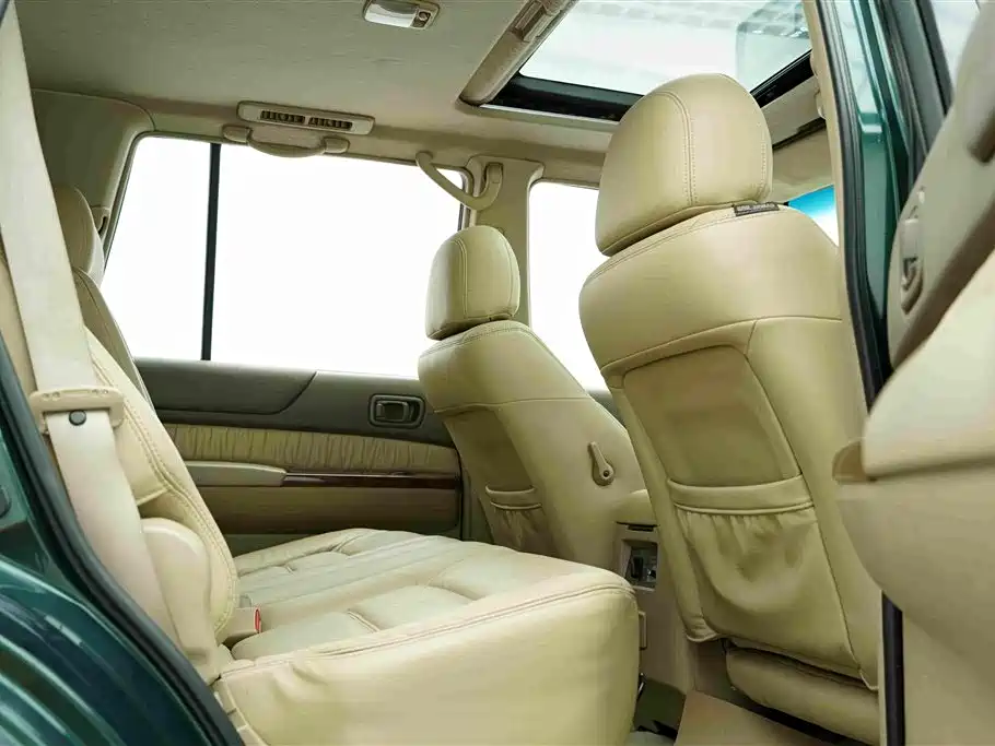 Nissan Patrol — миниатюра 18