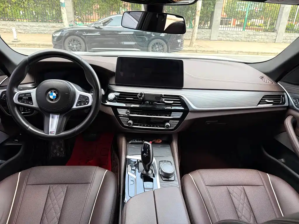 BMW 5 Series New Energy — миниатюра 6