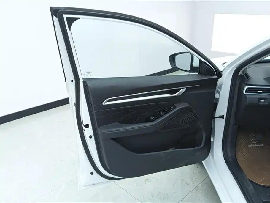 Geely Emgrand 2025 1.5L MT
