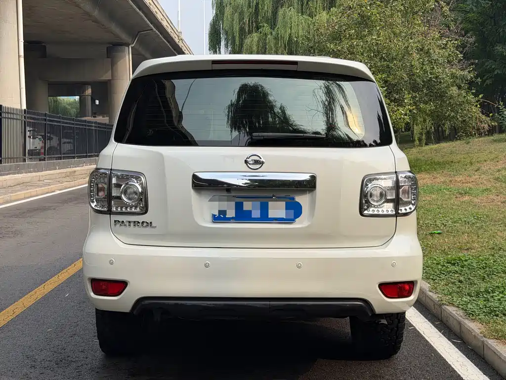 Nissan Patrol — миниатюра 5