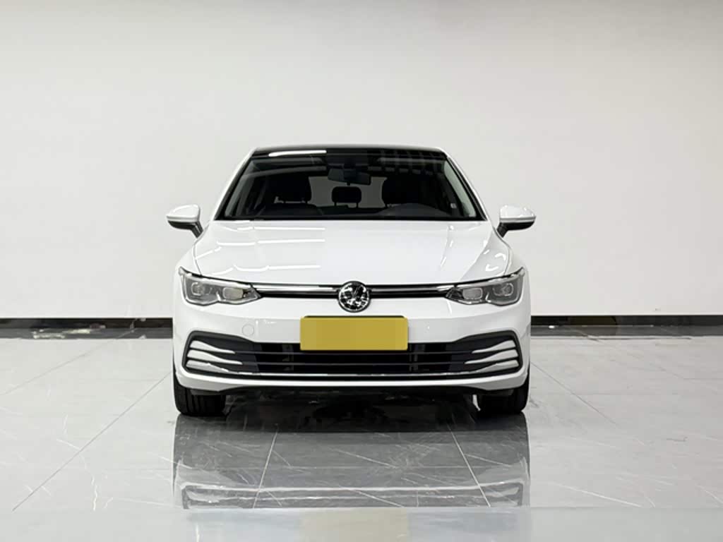 Volkswagen Golf 1.4 л 2023 г. Белый, пробег 20000 км