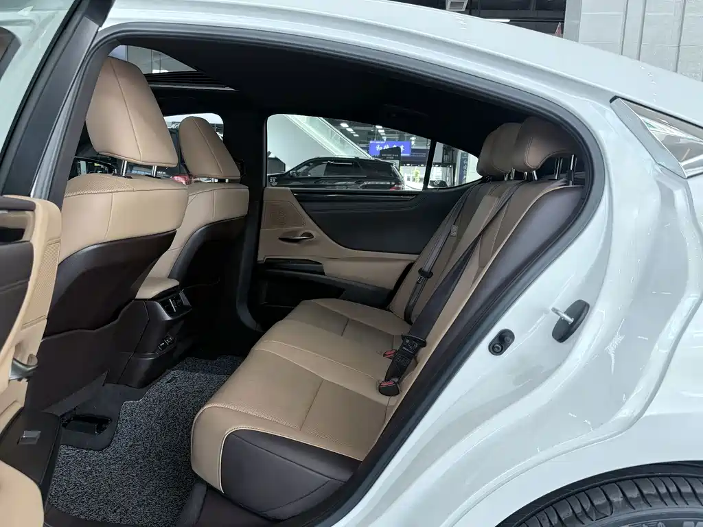 Lexus ES — миниатюра 7