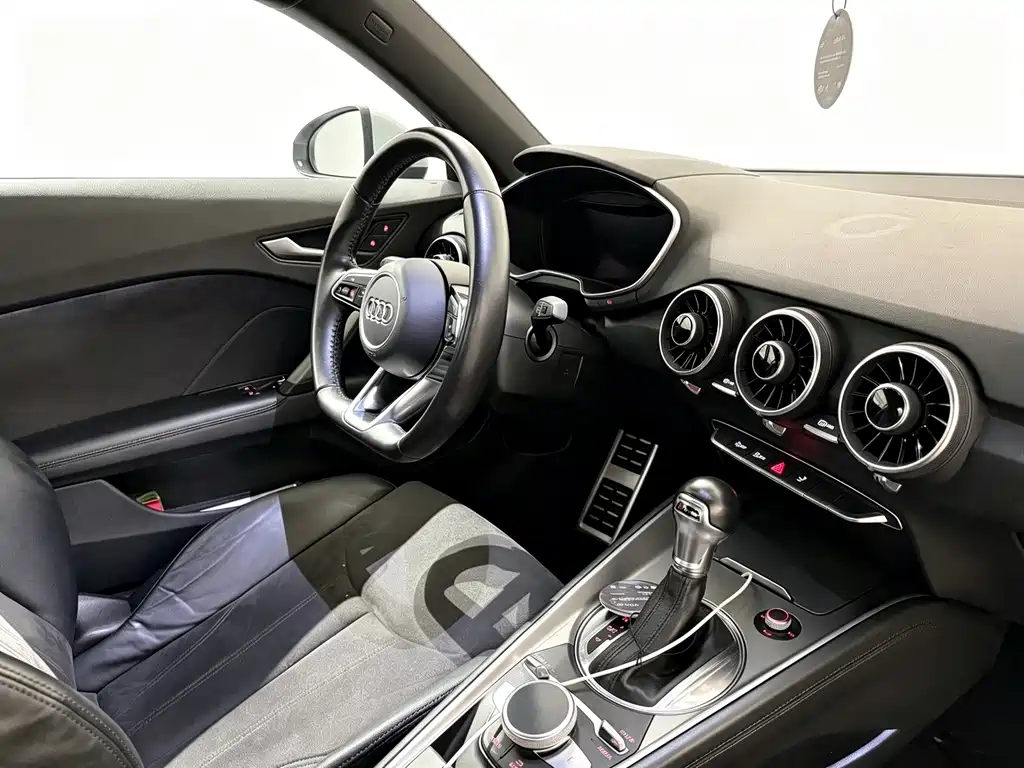 Audi TT — миниатюра 4
