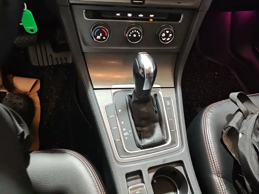 Volkswagen Golf — миниатюра 14