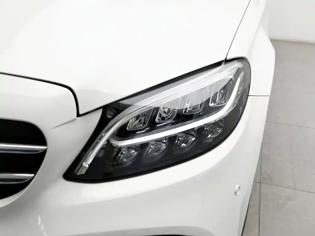 Mercedes-Benz C-Class — миниатюра 7