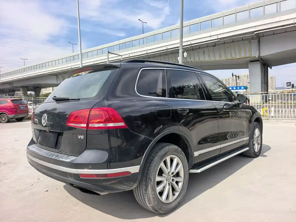 VOLKSWAGEN TOUAREG