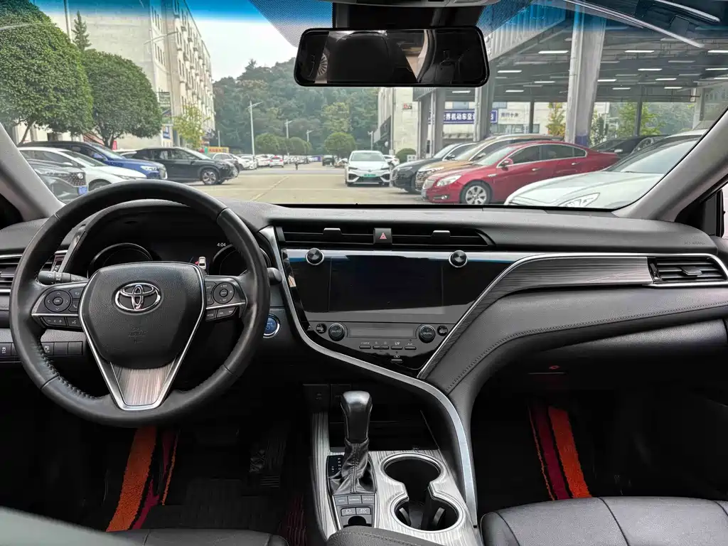 Toyota Camry — миниатюра 5