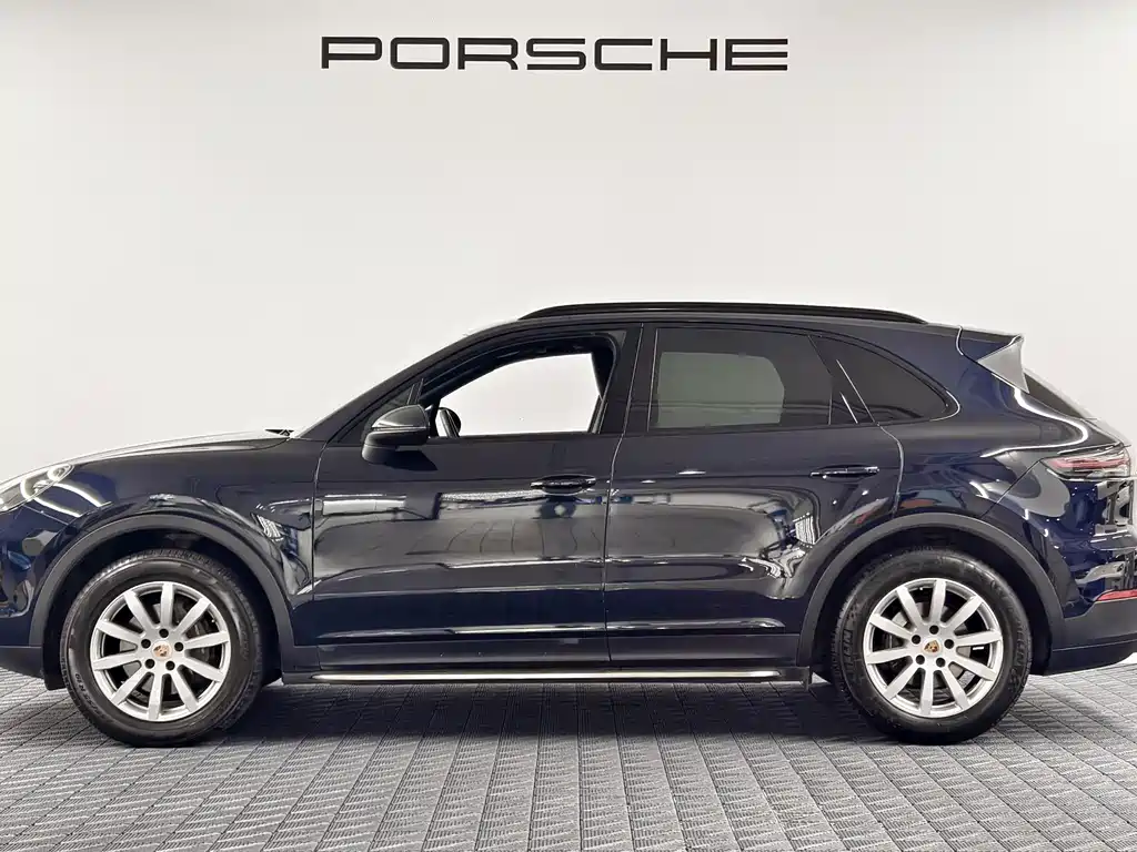 Porsche Cayenne — миниатюра 5