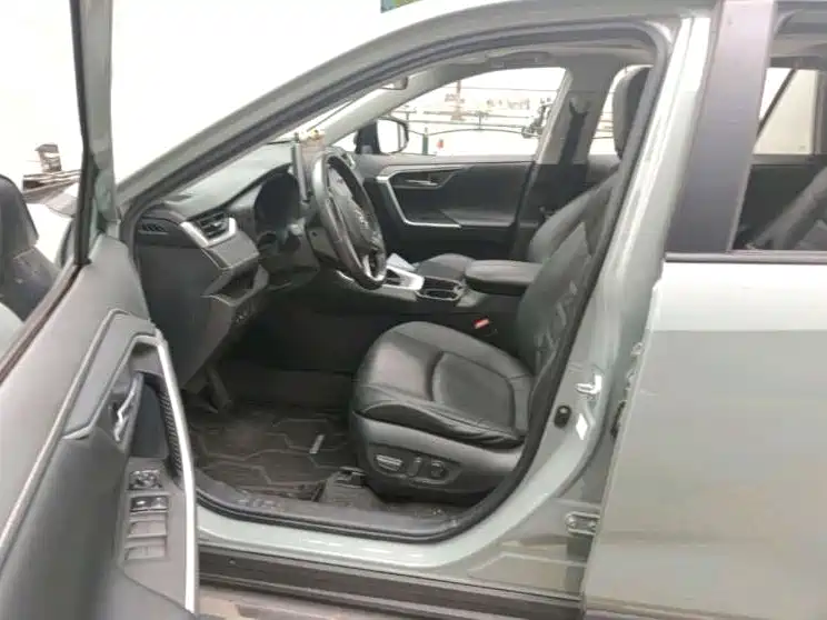 Toyota RAV4 — миниатюра 4