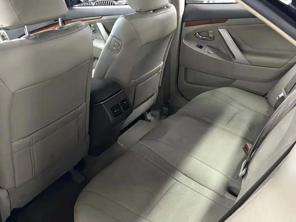 Toyota Camry — миниатюра 9