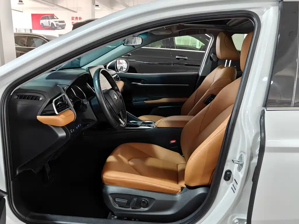Toyota Camry 2021 2.0G Luxury